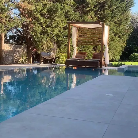 3 Roses Vila Afantou