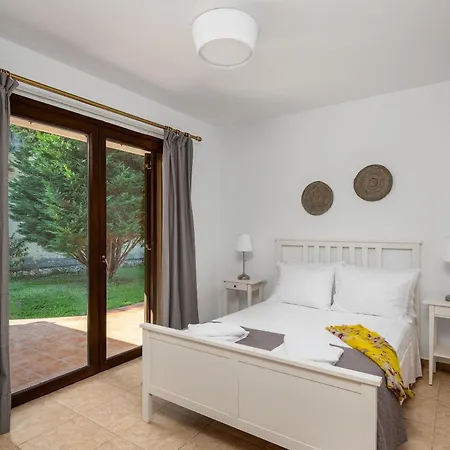 3 Roses Villa Afantou